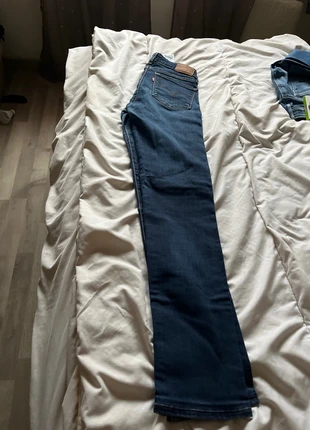 Jean femme, marque: Levi Strauss & Co., état: Bon état, taille: S / 36 / 8, 15,00 €, 16,45 € Protection acheteurs incluse