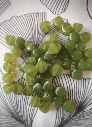 🥝 Perles carrées vert kaki 🥝, état: Très bon état, 1,00 €, 1,75 € Protection acheteurs incluse