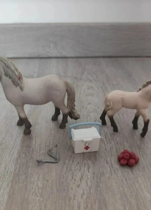 2 chevaux et accessoires Schleich, marke: Schleich, zustand: Sehr gut, größe: Einheitsgröße, 10,00 €, 11,20 € inklusive Vinted-Käuferschutz