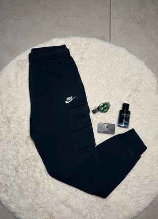 Jogging nike noir de très bon état, brand: Nike, condition: Very good, size: S, €20.00, €21.70 includes Buyer Protection