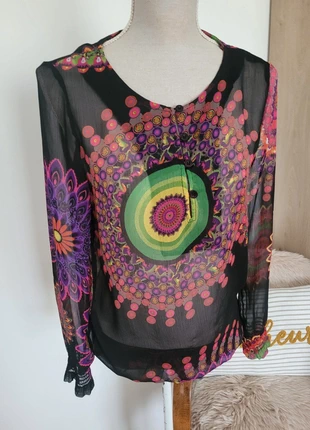 Blouse légère fluide Desigual M, marque: Desigual, état: Très bon état, taille: M / 38 / 10, 3,00 €, 3,85 € Protection acheteurs incluse