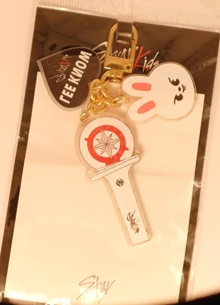 leeknow stray kids, leebit skzoo acrylic keychain with lightstick, marque: Stray Kids, état: Très bon état, 7,00 €, 8,05 € Protection acheteurs incluse