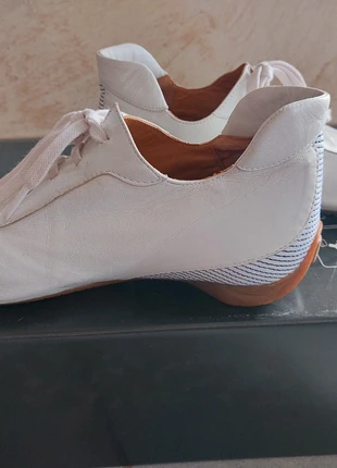 Basket blanche T37, marque: Elégance, état: Très bon état, taille: 37, 15,00 €, 16,45 € Protection acheteurs incluse