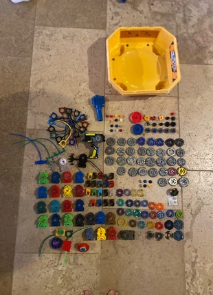 Très beau lot de toupies, Beyblade metal, fusion, marca: Beyblade, estado: Muito bom, tamanho: Prematuro, até 44 cm, €95.00, €100.45 inclui Proteção do Comprador