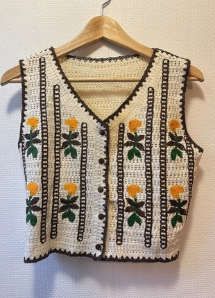 Cute embroidered gilet, marque: Vintage Dressing, état: Neuf sans étiquette, taille: S / 36 / 8, 8,00 €, 9,10 € Protection acheteurs incluse