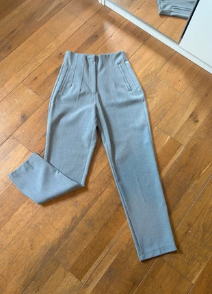 Pantalon tailleur gris Zara, marque: Zara, état: Très bon état, taille: XS / 34 / 6, 5,00 €, 5,95 € Protection acheteurs incluse