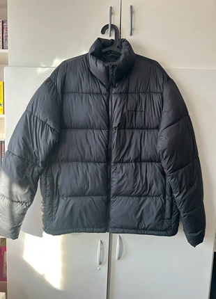 Donkerblauwe pufferjacket, merk: H&M, staat: Heel goed, maat: L, € 35,00, € 37,45 inclusief Kopersbescherming