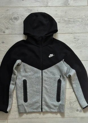 Veste nike tech fleece grise et noir nouvelle génération taille L adulte, merk: Nike, staat: Nieuw zonder prijskaartje, maat: L, € 60,00, € 63,70 inclusief Kopersbescherming