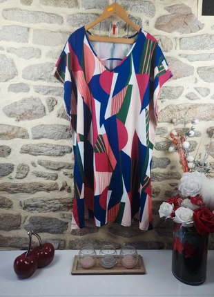 Robe manches chauve souris kaléidoscope multicolore Femme taille 54 marque Boohoo 🍒, merk: Boohoo, staat: Heel goed, maat: 7XL / 54 / 26, € 20,00, € 21,70 inclusief Kopersbescherming