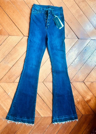 Jeans pattes d’éléphant, 34 neuf, marke: Trendyol, zustand: Neu, mit Etikett, größe: XS / 34 / 6, 10,00 €, 11,20 € inklusive Vinted-Käuferschutz