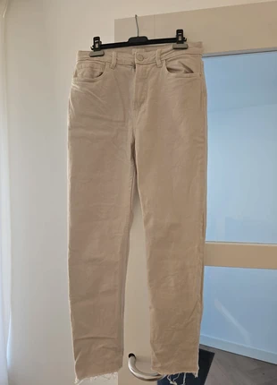 Beige momjeans van only maat 28/34, brand: ONLY, condizioni: Ottime, taglia: M / IT 42 / EU 38, €4.25, €5.16 include la Protezione acquisti