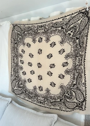 Foulard style Kujten écharpe frangée blanc crème 100x100 laine et viscose motif cachemire, marque: LAINE, état: Très bon état, 30,50 €, 32,73 € Protection acheteurs incluse