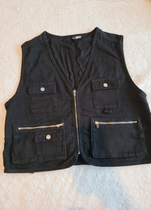 Black combat style vest, brand: H&M, condition: Very good, size: M / 10, £7.00, £8.05 includes Buyer Protection