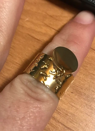 Bague dorée acier inoxydable avec rond pendant, marke: Jolie, zustand: Neu, größe: Größenverstellbar, 6,00 €, 7,00 € inklusive Vinted-Käuferschutz