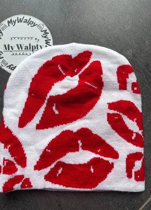 bonnet y2k "kiss" white and red, marke: y2k, zustand: Gut, größe: Einheitsgröße, 20,00 €, 21,70 € beinhaltet Vinted-Käuferschutz Pro