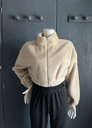 Veste douce, couleur beige, taille S, streetwear society, coupe courte, brand: Streetwear Society, condizioni: Ottime, taglia: S / IT 40 / EU 36, €12.00, €13.30 include la Protezione acquisti