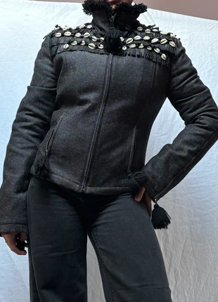 Veste modèle coquillage à franges Moschino taille 38/M en bon état, brand: Moschino, condition: Very good, size: M / 38 / 10, €120.00, €126.70 includes Buyer Protection