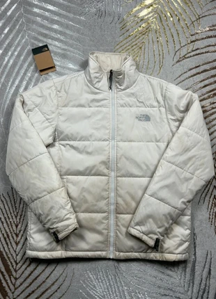 Doudoune the north face blanc cassé logo brodé argenté avant / arrière, marque: The North Face, état: Très bon état, taille: L, 20,00 €, 21,70 € Protection acheteurs (Pro) incluse