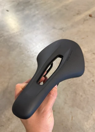 Selle Royal Comfort Groove SRX 143mm, marque: Royal, état: Neuf sans étiquette, 30,00 €, 32,20 € Protection acheteurs incluse