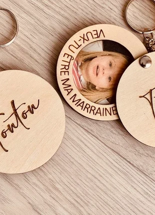 Porte-clé en bois – Demande marraine ou parrain, merk: SCYLLA MADERA, staat: Nieuw met prijskaartje, € 9,90, € 11,10 inclusief Kopersbescherming Pro