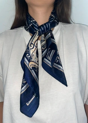Foulard / Bandana bleu avec motif, marque: SOIE, état: Très bon état, 6,50 €, 7,53 € Protection acheteurs incluse