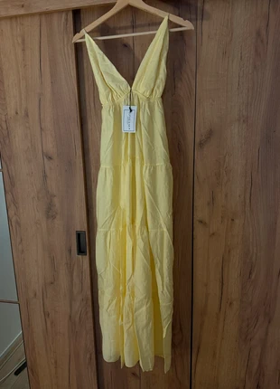 Yellow maxi dress, merk: Yellow, staat: Nieuw met prijskaartje, maat: M / 38 / 10, € 12,50, € 13,83 inclusief Kopersbescherming