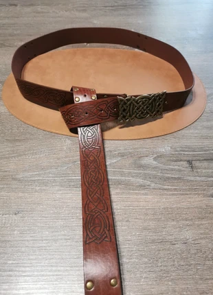 Ceinture style médiéval motifs celtiques marron, marque: medieval style, état: Très bon état, taille: Ajustable, 12,00 €, 13,30 € Protection acheteurs (Pro) incluse