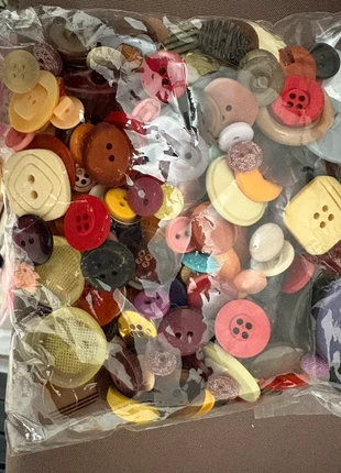 Lot boutons multicolores, marque: Buttons, état: Très bon état, 2,00 €, 2,80 € Protection acheteurs incluse