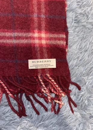 Écharpe Monogramme Burberry Cashmere Bordeaux - Très bon état - Taille Unique, brand: Burberry, condition: Very good, €39.00, €41.65 includes Buyer Protection