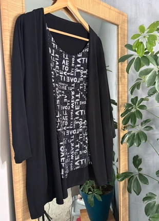 Tunique noire à motif love, état: Très bon état, taille: 5XL / 50 / 22, 12,00 €, 13,30 € Protection acheteurs incluse