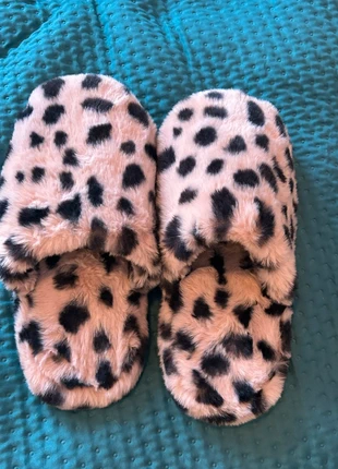 Chaussons asos fausse fourrure léopard, marque: ASOS, état: Neuf sans étiquette, taille: 38, 3,00 €, 3,85 € Protection acheteurs incluse