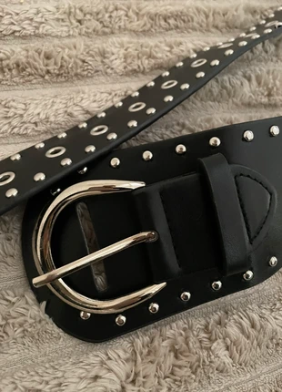 Cinturón ancho con tachuelas, marque: Punk Rave, état: Neuf sans étiquette, taille: 105 cm, 7,00 €, 8,05 € Protection acheteurs incluse