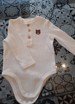 Tee shirt Manches longues / body 6 mois, marque: Kiabi, état: Neuf sans étiquette, taille: 6-9 mois / 68 cm, 3,00 €, 3,85 € Protection acheteurs incluse