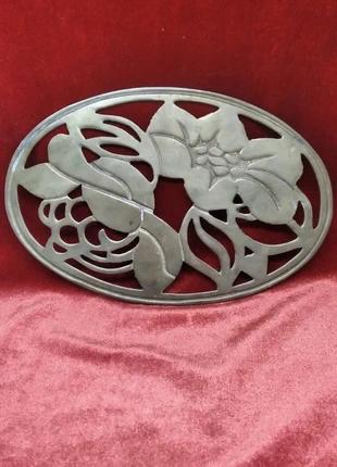 Dessous de plat vintage en laiton années 60 motif floral ajouré, brand: Inconnu, condition: Very good, €16.00, €17.50 includes Buyer Protection