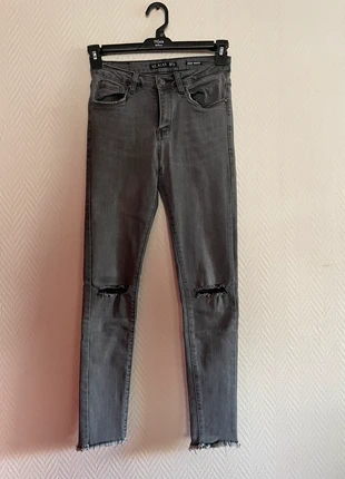 Sublime jeans Skinny à trous / Offre spéciale / 2 achetés 1 gratuit, brand: Vs. Miss, condizioni: Ottime, taglia: S / IT 40 / EU 36, €3.50, €4.38 include la Protezione acquisti