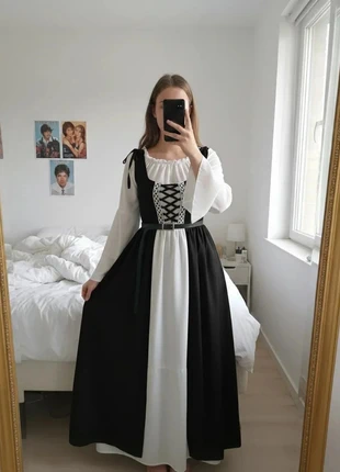 Robe Longue Médiévale Noire Blanche – Élégante / Unique / Soirée Costume / Féminine, brand: Atelier Ysée, condition: Very good, size: M / 38 / 10, €79.99, €84.69 includes Buyer Protection Pro