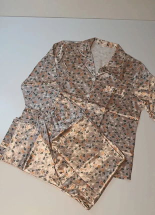 Pyjama satiné à motifs feuillage – indiqué XL mais taille L, brand: Inconnu, condition: New with tags, size: L / 40 / 12, €12.00, €13.30 includes Buyer Protection