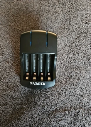 Varta Akku Ladegerät | Plug Charger Type 57647, brand: VARTA, condizioni: Ottime, €8.00, €9.10 include la Protezione acquisti