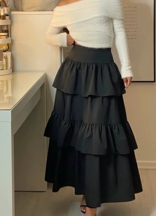 Jupe noire longue à volants, coupe fluide et style chic romantique taille M, brand: Mila, condition: Very good, size: M / 38 / 10, €62.90, €66.75 includes Buyer Protection Pro