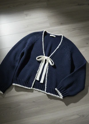 Cardigan bleu marine à nœud crème, brand: Marée Douce, condition: Very good, size: M / 38 / 10, €56.99, €60.54 includes Buyer Protection