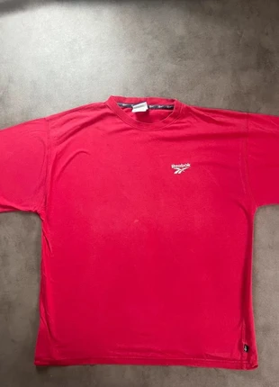 T-shirt uni rouge reebok vintage taille L logo brodé, marke: Reebok, zustand: Sehr gut, größe: L, 10,00 €, 11,20 € beinhaltet Vinted-Käuferschutz Pro