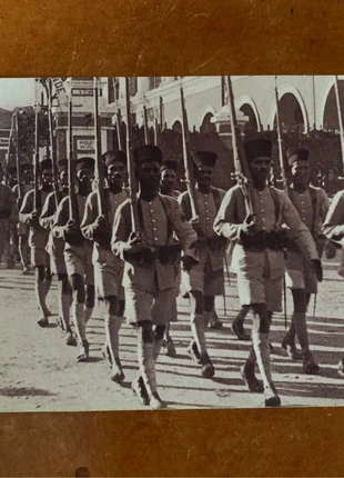 photo défilé Cipayes Inde ww1, état: Satisfaisant, 5,00 €, 5,95 € Protection acheteurs incluse