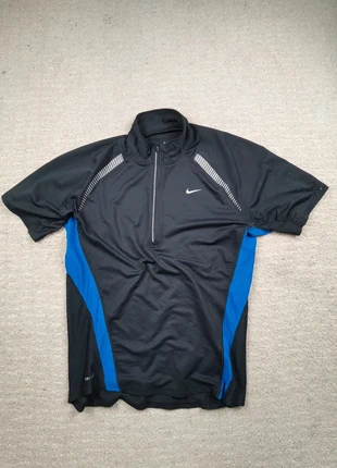 Tee shirt sport nike taille M noir, marque: Nike, état: Très bon état, taille: M, 9,90 €, 11,10 € Protection acheteurs incluse