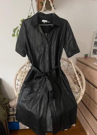 Robe simili cuir Calvin Klein, merk: Calvin Klein, staat: Heel goed, maat: L / 40 / 12, € 25,00, € 26,95 inclusief Kopersbescherming