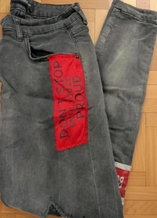 Jean gris foncé grunge Denim House modèle Denim Brand taille W32 L32, marca: Denim House, estado: Muito bom, tamanho: PT 42 | W32, €4.40, €5.32 inclui Proteção do Comprador Pro