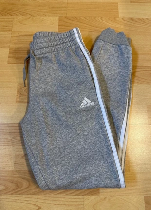 Jogging Adidas, brand: adidas, condizioni: Ottime, taglia: XS / IT 38 / EU 34, €15.00, €16.45 include la Protezione acquisti