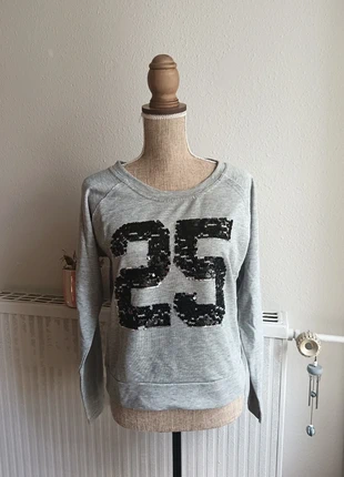 Sweat gris Kiabi en très bon état, marque: Kiabi, état: Très bon état, taille: M / 38 / 10, 2,00 €, 2,80 € Protection acheteurs incluse