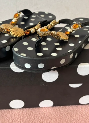 Claquette Dolce&Gabbana à pois et coquillages, marque: Dolce & Gabbana, état: Neuf avec étiquette, taille: 38, 70,00 €, 74,20 € Protection acheteurs incluse