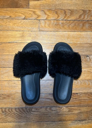 claquette fourrure noir T40, marque: Primark, état: Neuf sans étiquette, taille: 40, 6,99 €, 8,04 € Protection acheteurs incluse