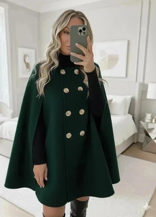 Cape manteau vert émeraude à boutons dorés, brand: Look Elegant, condizioni: Ottime, taglia: S / IT 40 / EU 36, €60.00, €63.70 include la Protezione acquisti